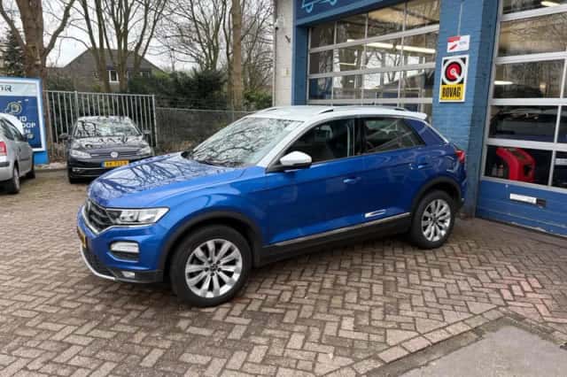 Volkswagen T-Roc (2020) thumbnail 1