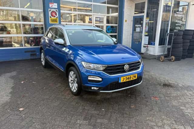 Volkswagen T-Roc (2020) thumbnail 2