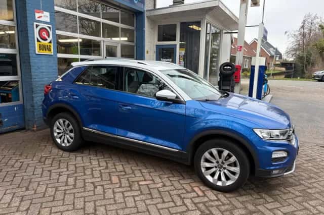 Volkswagen T-Roc (2020) thumbnail 3