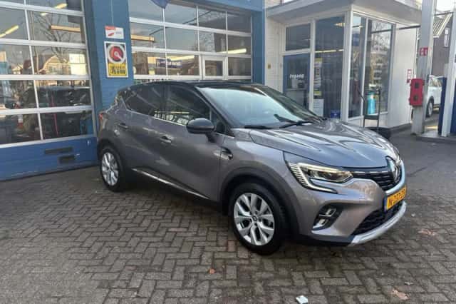 Renault Captur (2022) thumbnail 3