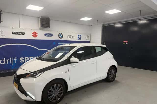 Toyota Aygo (2014) thumbnail 1