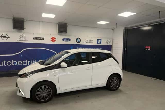 Toyota Aygo (2014) thumbnail 2