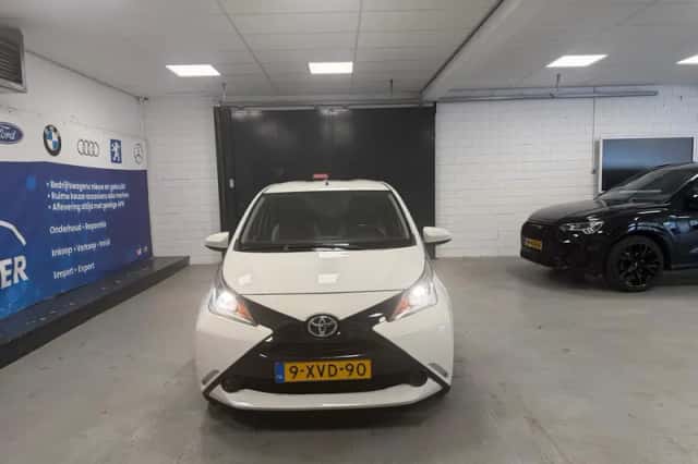 Toyota Aygo (2014) thumbnail 3