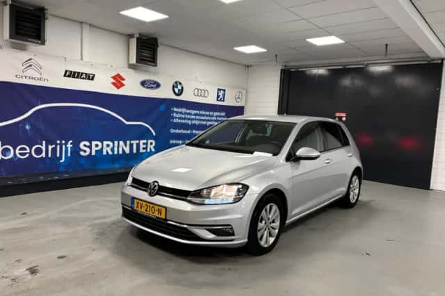 Volkswagen Golf (2019) thumbnail 2