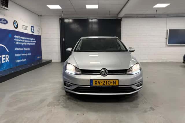 Volkswagen Golf (2019) thumbnail 3