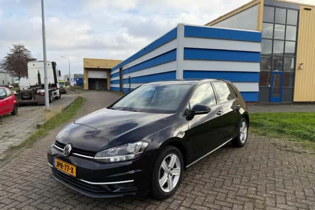 Volkswagen Golf (2019) thumbnail 2