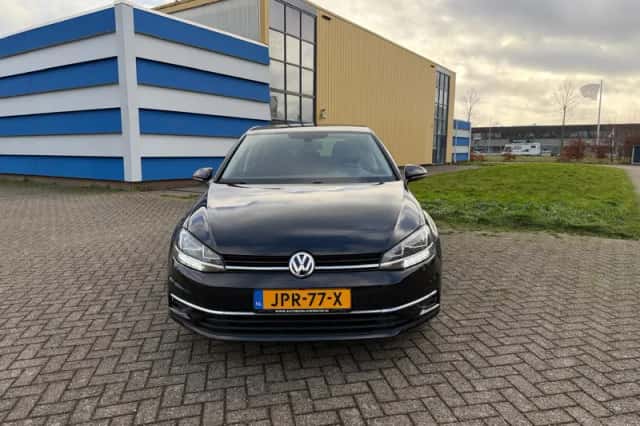 Volkswagen Golf (2019) thumbnail 3
