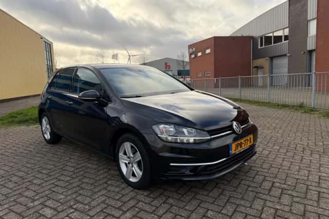 Volkswagen Golf (2019) thumbnail 4
