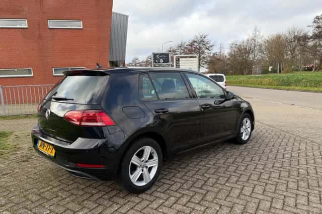 Volkswagen Golf (2019) thumbnail 5