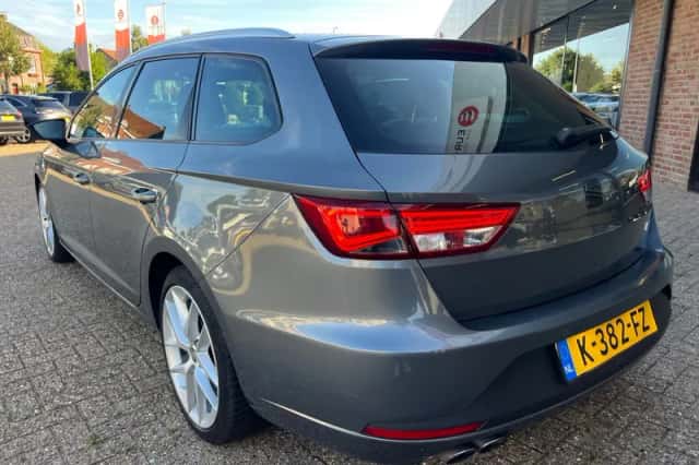 SEAT Leon (2015) thumbnail 3