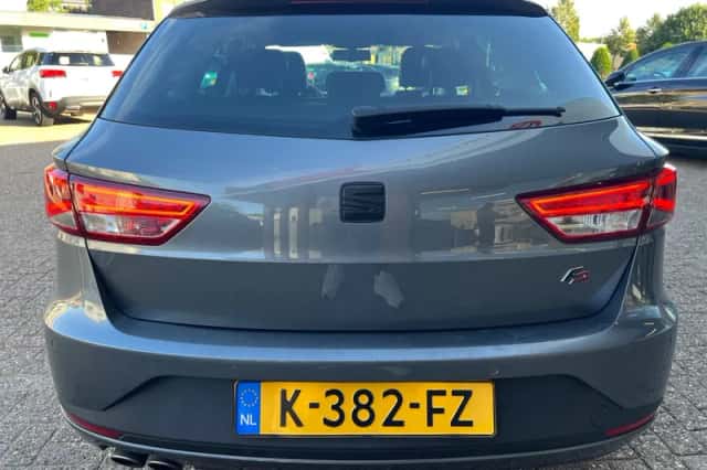 SEAT Leon (2015) thumbnail 5