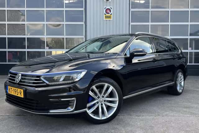 Volkswagen Passat (2016) thumbnail 1