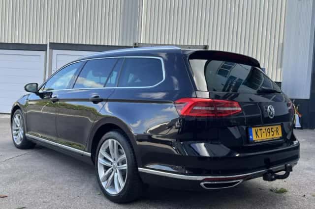 Volkswagen Passat (2016) thumbnail 2