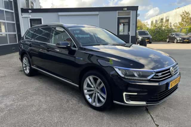 Volkswagen Passat (2016) thumbnail 4