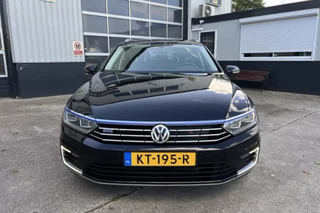 Volkswagen Passat (2016) thumbnail 5