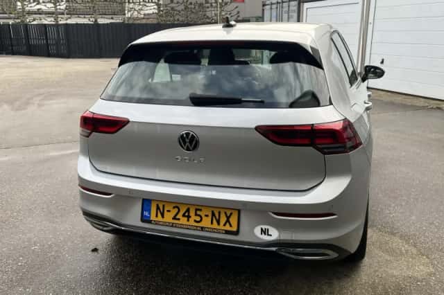 Volkswagen Golf (2021) thumbnail 3