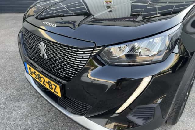 Peugeot 2008 (2023) thumbnail 4
