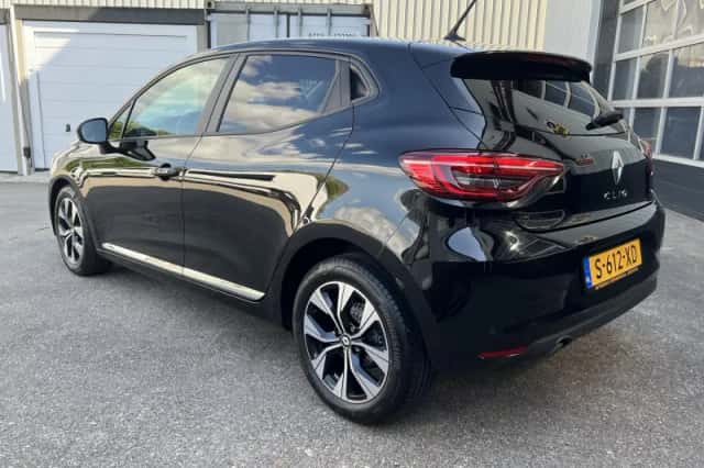 Renault Clio (2023) thumbnail 2