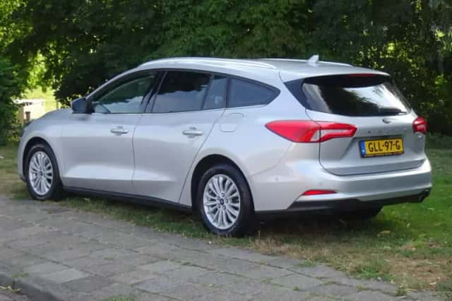 Ford Focus (2021) thumbnail 3