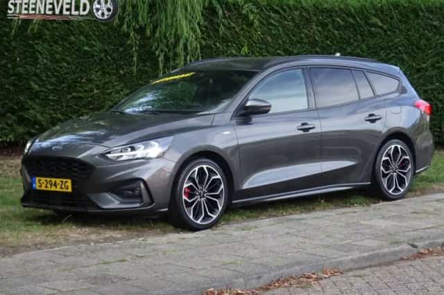 Ford Focus (2021) thumbnail 1