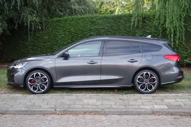 Ford Focus (2021) thumbnail 2
