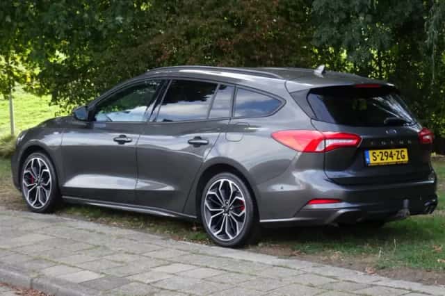 Ford Focus (2021) thumbnail 3
