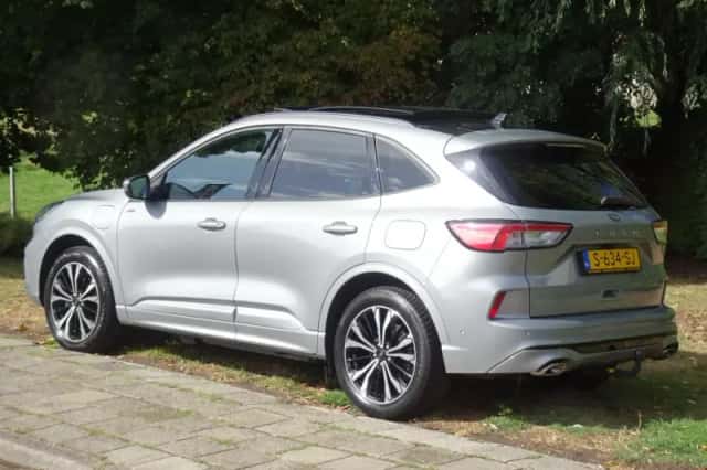 Ford Kuga (2023) thumbnail 3