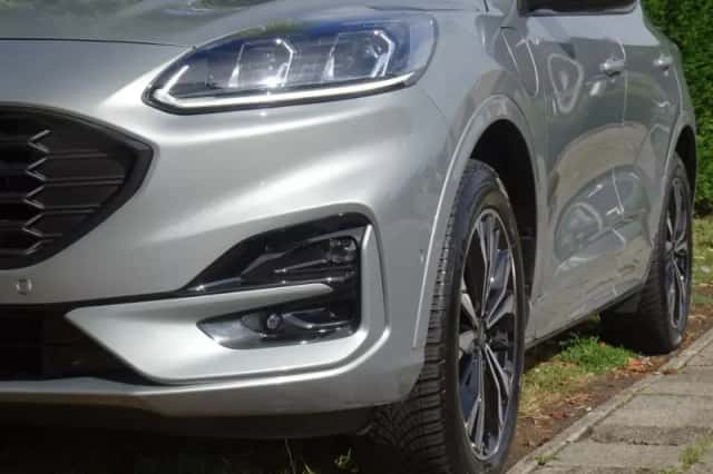Ford Kuga (2023) thumbnail 4