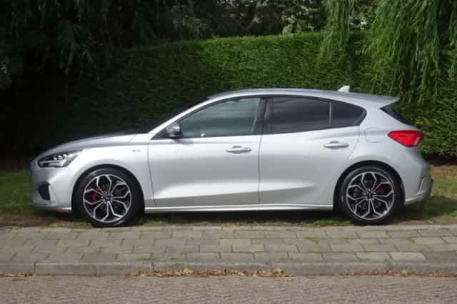 Ford Focus (2019) thumbnail 2