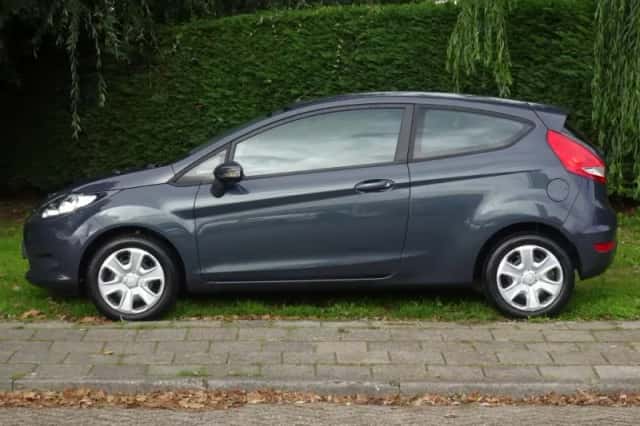 Ford Fiesta (2011) thumbnail 2