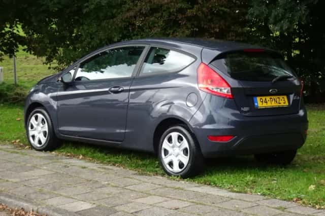 Ford Fiesta (2011) thumbnail 3