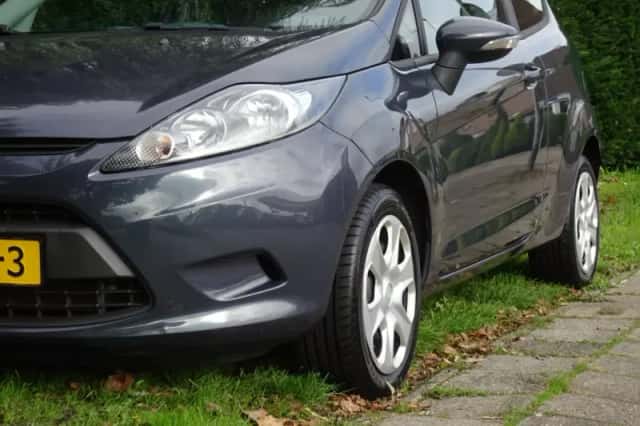 Ford Fiesta (2011) thumbnail 4