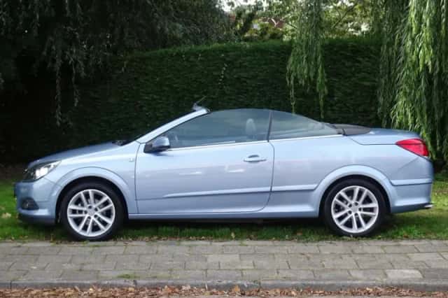 Opel Astra (2006) thumbnail 2