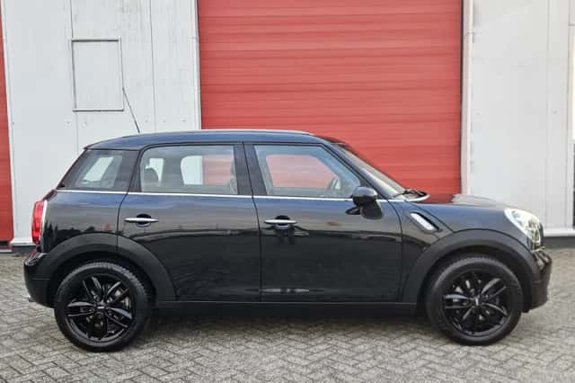MINI Countryman (2012) thumbnail 6