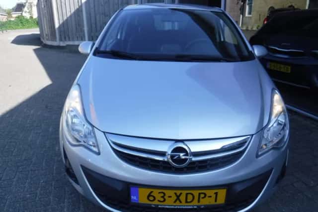 Opel Corsa (2012) thumbnail 2