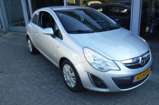 Opel Corsa (2012) thumbnail 3