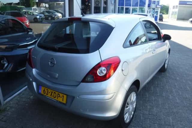 Opel Corsa (2012) thumbnail 4