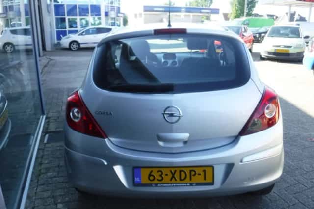 Opel Corsa (2012) thumbnail 5