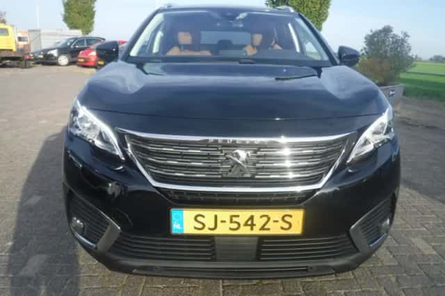 Peugeot 5008 (2018) thumbnail 2
