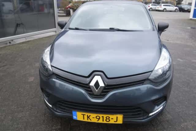 Renault Clio (2018) thumbnail 2