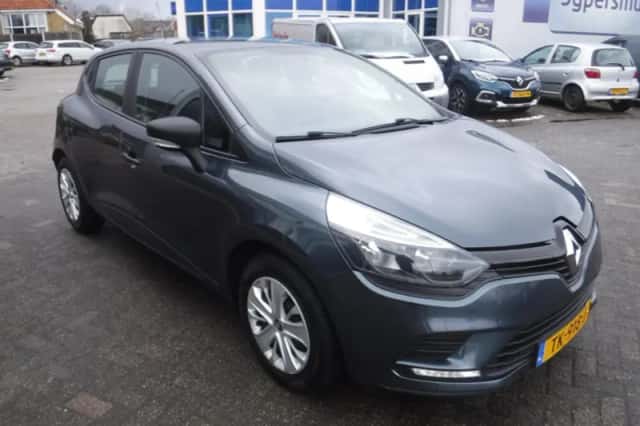 Renault Clio (2018) thumbnail 3