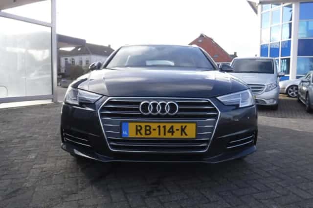 Audi A4 (2017) thumbnail 2