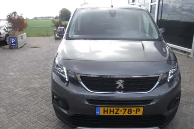 Peugeot Rifter (2021) thumbnail 2