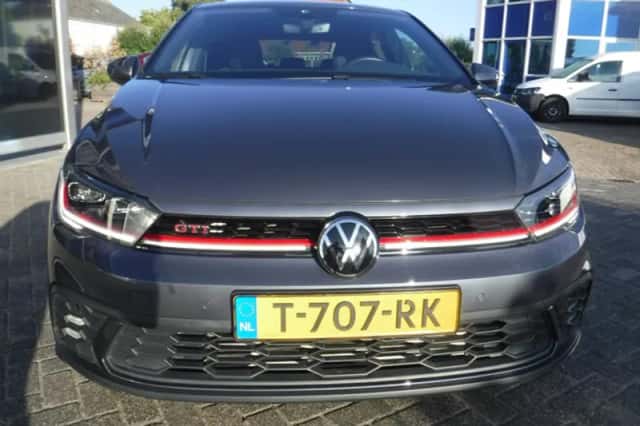 Volkswagen Polo (2023) thumbnail 2