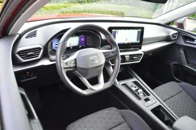 SEAT Leon (2022) thumbnail 2