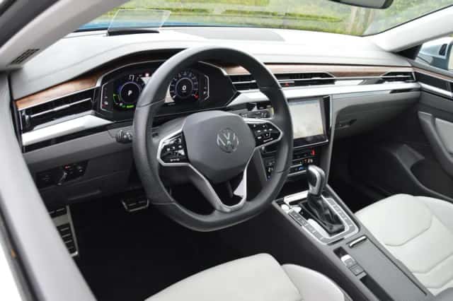 Volkswagen Arteon (2023) thumbnail 2