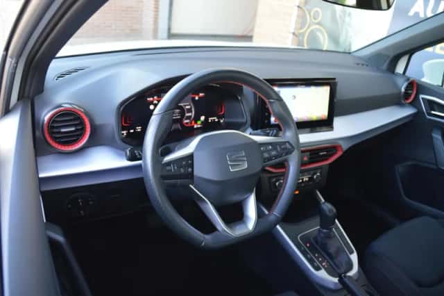 SEAT Arona (2024) thumbnail 2