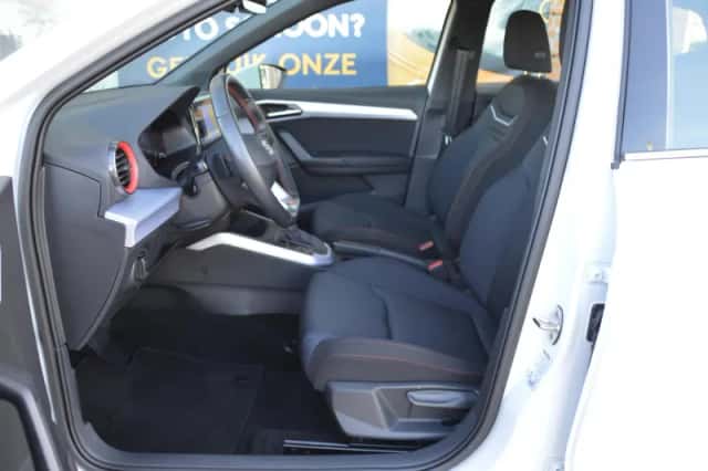 SEAT Arona (2024) thumbnail 4