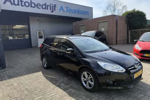Ford Focus (2013) thumbnail 2