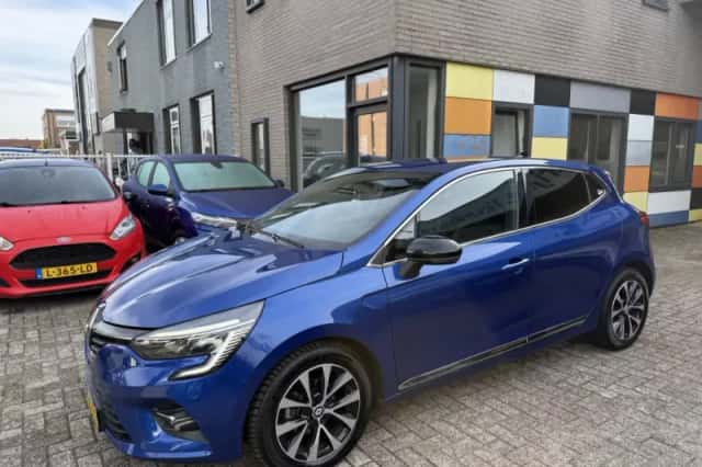 Renault Clio (2023) thumbnail 2